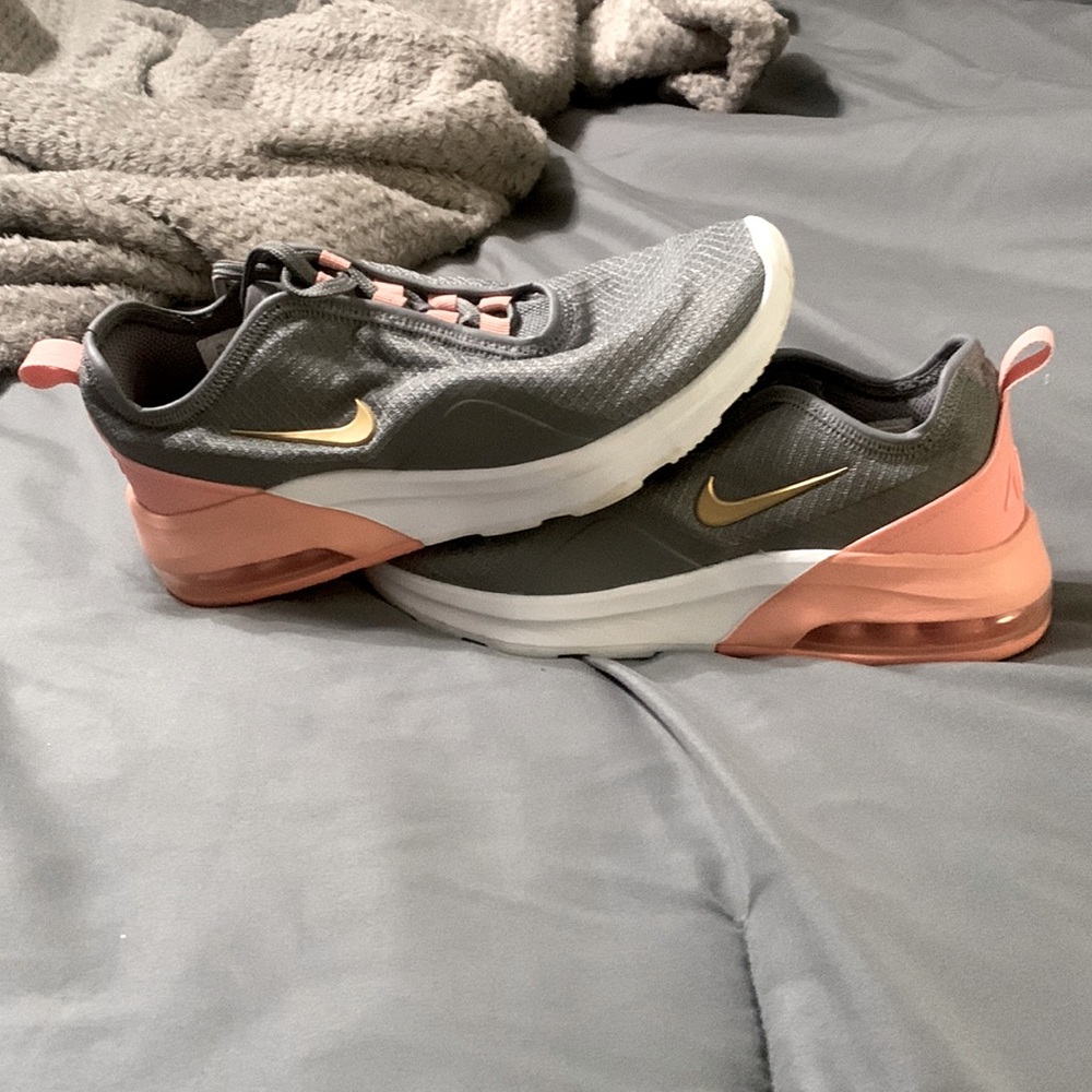 Ladies Nike Tennis Shoes